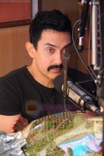 Aamir Khan visits Radio City in Bandra, Mumbai on 23rd June 2011 (10).JPG